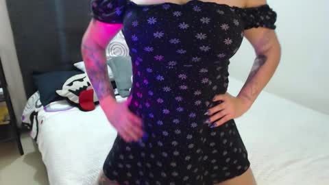 Snapshot of mia_adams_red chatting on 10/05/25, 12:09 mia online show from 10/05/25, 12:09