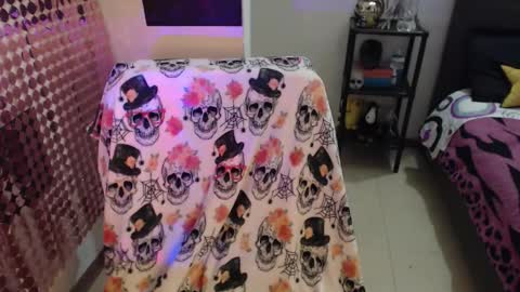 Snapshot of mia_adams_red chatting on 10/22/25, 11:59 mia online show from 10/22/25, 11:59