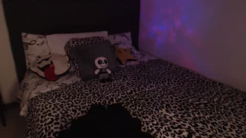 Snapshot of mia_adams_red chatting on 10/26/25, 12:49 mia online show from 10/26/25, 12:49