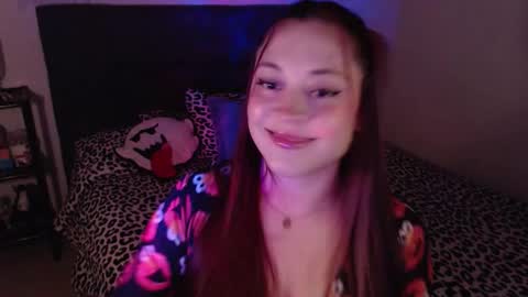 Snapshot of mia_adams_red chatting on 11/13/25, 01:37 mia online show from 11/13/25, 01:37