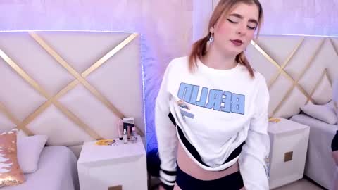 Snapshot of mia_adamss_ chatting on 12/10/24, 02:50 9 am - 4 p 7 am - 1 pm online show from 12/10/24, 02:50