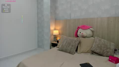 Snapshot of mia_aristizabal chatting on 12/05/25, 11:30 Mia Aristizabal online show from 12/05/25, 11:30