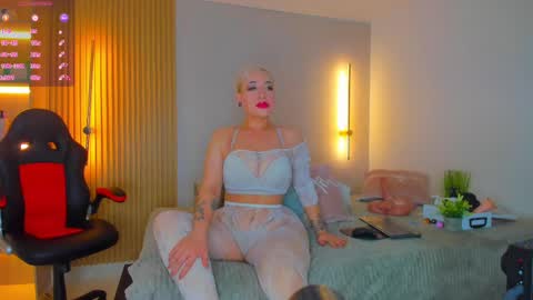 Mia  online show from 10/03/25, 11:51