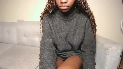 mia_bellie2 online show from 05/18/26, 09:48