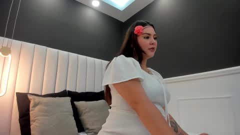 Snapshot of mia_blumm_ chatting on 03/07/25, 11:29 Mia online show from 03/07/25, 11:29