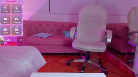Snapshot of mia_bonneett chatting on 01/22/25, 11:43   online show from 01/22/25, 11:43