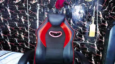 Snapshot of mia_boobs_19 chatting on 11/15/25, 10:15 mia Independent model Thanks to everyone for your support online show from 11/15/25, 10:15