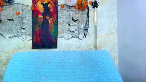 Mia  online show from 11/04/25, 12:04