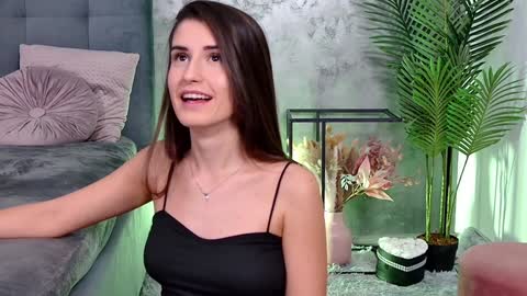 Snapshot of mia_carter99 chatting on 12/06/24, 10:08 Freya Allen online show from 12/06/24, 10:08