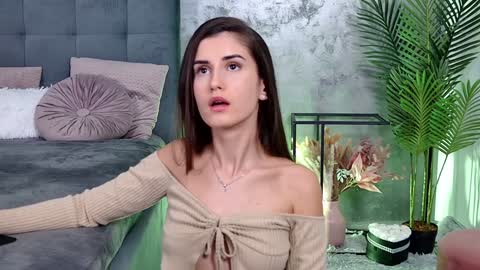 Snapshot of mia_carter99 chatting on 12/11/24, 10:06 Freya Allen online show from 12/11/24, 10:06