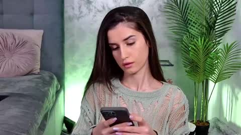 Snapshot of mia_carter99 chatting on 02/16/25, 09:16 Freya Allen online show from 02/16/25, 09:16