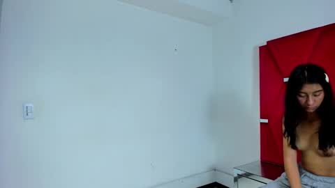 Snapshot of mia_clark18 chatting on 11/19/25, 08:53 mia_clark18 online show from 11/19/25, 08:53