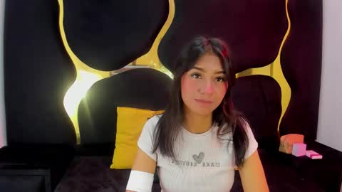 Snapshot of mia_clark18 chatting on 11/26/25, 03:57 mia_clark18 online show from 11/26/25, 03:57