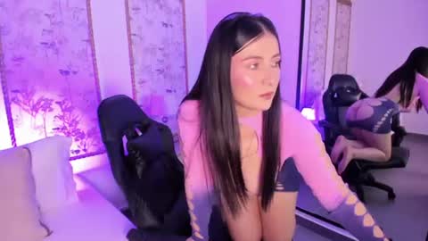 Snapshot of mia_collins96 chatting on 07/07/26, 02:25 M I A online show from 07/07/26, 02:25