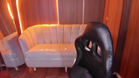 mia_collins_b online show from 12/21/25, 12:56