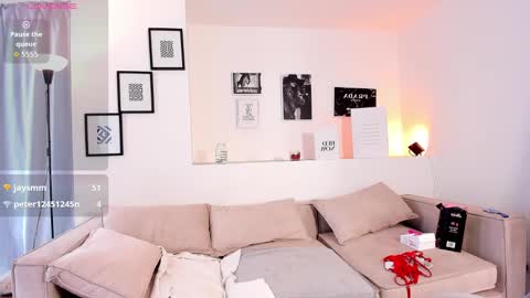 Snapshot of mia_corner chatting on 09/28/25, 06:35 mia_corner online show from 09/28/25, 06:35