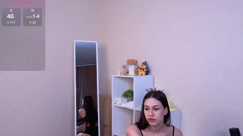 Snapshot of mia_crazyy chatting on 10/04/25, 04:38 U can call me Angel3 online show from 10/04/25, 04:38