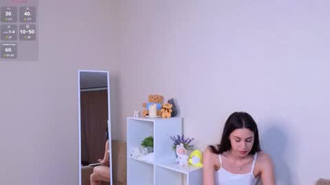Snapshot of mia_crazyy chatting on 10/06/25, 04:48 U can call me Angel3 online show from 10/06/25, 04:48