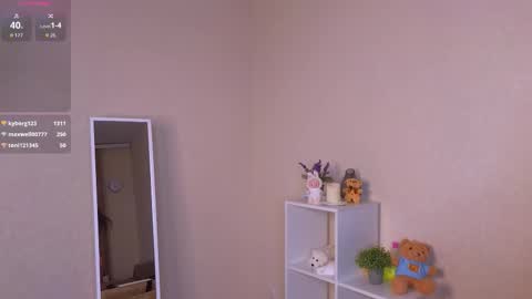 Snapshot of mia_crazyy chatting on 10/19/25, 04:29 U can call me Angel3 online show from 10/19/25, 04:29