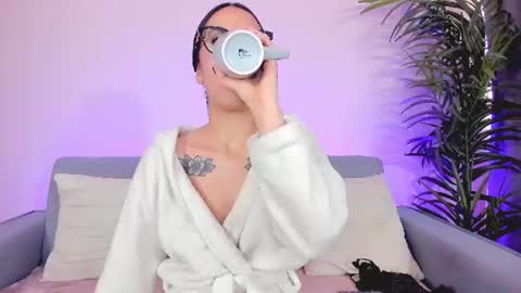 Snapshot of mia_daniellshot chatting on 07/17/26, 01:40 Sarah Luna online show from 07/17/26, 01:40