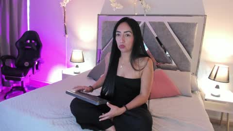 Snapshot of mia_davis__ chatting on 05/28/26, 12:02 mia_davis__ online show from 05/28/26, 12:02