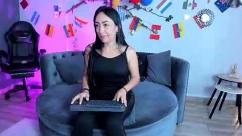 Snapshot of mia_davis__ chatting on 06/30/26, 11:22 mia_davis__ online show from 06/30/26, 11:22