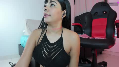 Mia online show from 01/25/25, 01:32