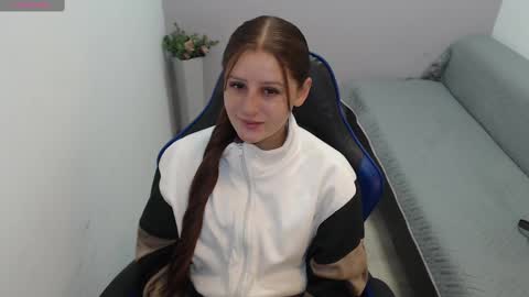 Snapshot of mia_diaz1 chatting on 10/03/25, 01:30 Mia online show from 10/03/25, 01:30