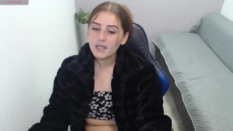 Snapshot of mia_diaz1 chatting on 10/08/25, 02:14 Mia online show from 10/08/25, 02:14