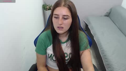 Snapshot of mia_diaz1 chatting on 10/15/25, 01:33 Mia online show from 10/15/25, 01:33