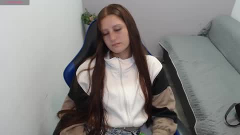 Snapshot of mia_diaz1 chatting on 10/16/25, 01:23 Mia online show from 10/16/25, 01:23