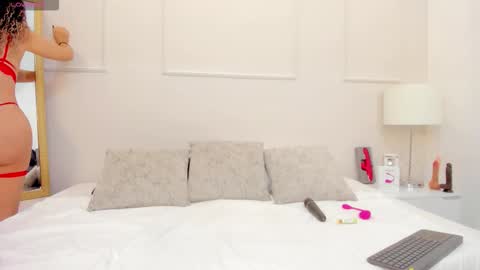 mia_dolcee online show from 10/22/25, 11:54