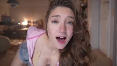 Snapshot of mia_dynasty chatting on 09/29/25, 04:45 Mia online show from 09/29/25, 04:45