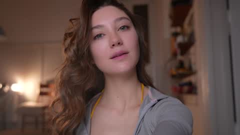 Snapshot of mia_dynasty chatting on 10/22/25, 04:29 Mia online show from 10/22/25, 04:29