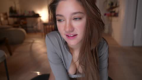 Snapshot of mia_dynasty chatting on 11/28/25, 06:32 Mia online show from 11/28/25, 06:32