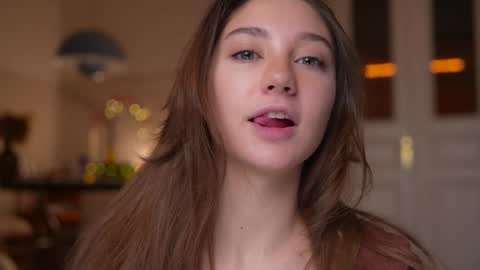 Snapshot of mia_dynasty chatting on 12/05/25, 06:26 Mia online show from 12/05/25, 06:26