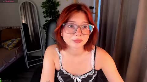 Snapshot of mia_e1fie chatting on 06/30/26, 12:44 mia_e1fie online show from 06/30/26, 12:44