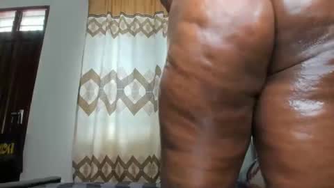 mia_ebbony online show from 10/23/25, 07:40