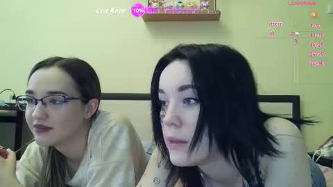 Snapshot of mia_ellis_ chatting on 06/20/26, 10:51 Mia and Jenny online show from 06/20/26, 10:51