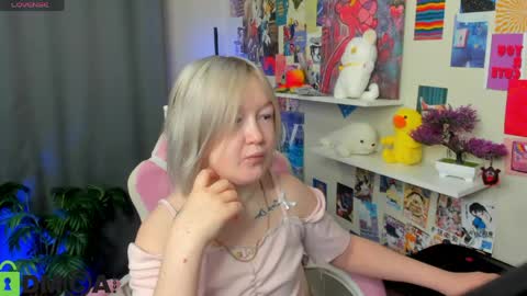 Snapshot of mia_ferd chatting on 04/17/26, 02:36 Mia online show from 04/17/26, 02:36