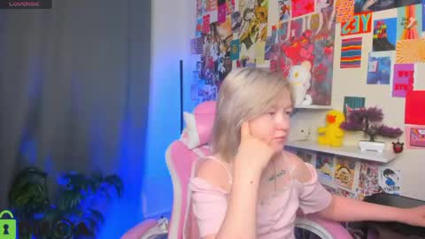 Snapshot of mia_ferd chatting on 04/19/26, 02:22 Mia online show from 04/19/26, 02:22