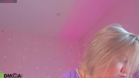 Snapshot of mia_ferd chatting on 04/21/26, 02:51 Mia online show from 04/21/26, 02:51