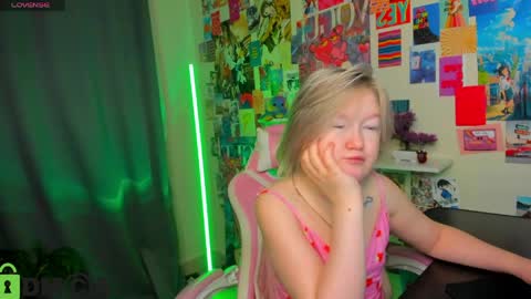 Snapshot of mia_ferd chatting on 04/22/26, 02:36 Mia online show from 04/22/26, 02:36