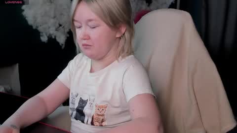 Snapshot of mia_ferd chatting on 04/26/26, 02:31 Mia online show from 04/26/26, 02:31