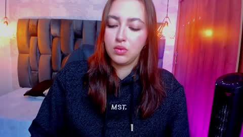 Snapshot of mia_ferrer18 chatting on 07/12/26, 03:47 mia_ferrer18 online show from 07/12/26, 03:47