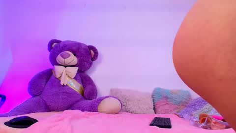 Mia flames online show from 02/02/26, 08:29