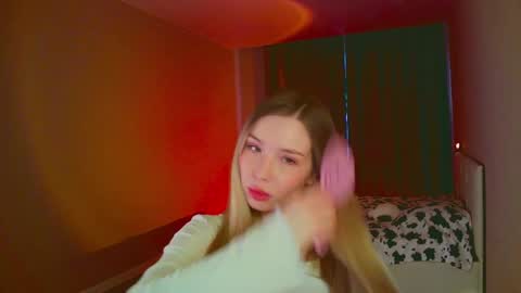 Snapshot of mia_fleur_ chatting on 02/10/25, 06:31 Mia online show from 02/10/25, 06:31