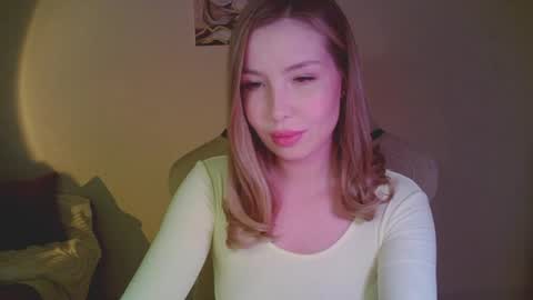 Snapshot of mia_fleur_ chatting on 04/28/26, 09:42 Mia online show from 04/28/26, 09:42