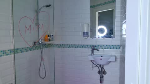 Mia online show from 12/07/24, 10:34