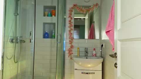 Mia online show from 02/22/25, 09:12